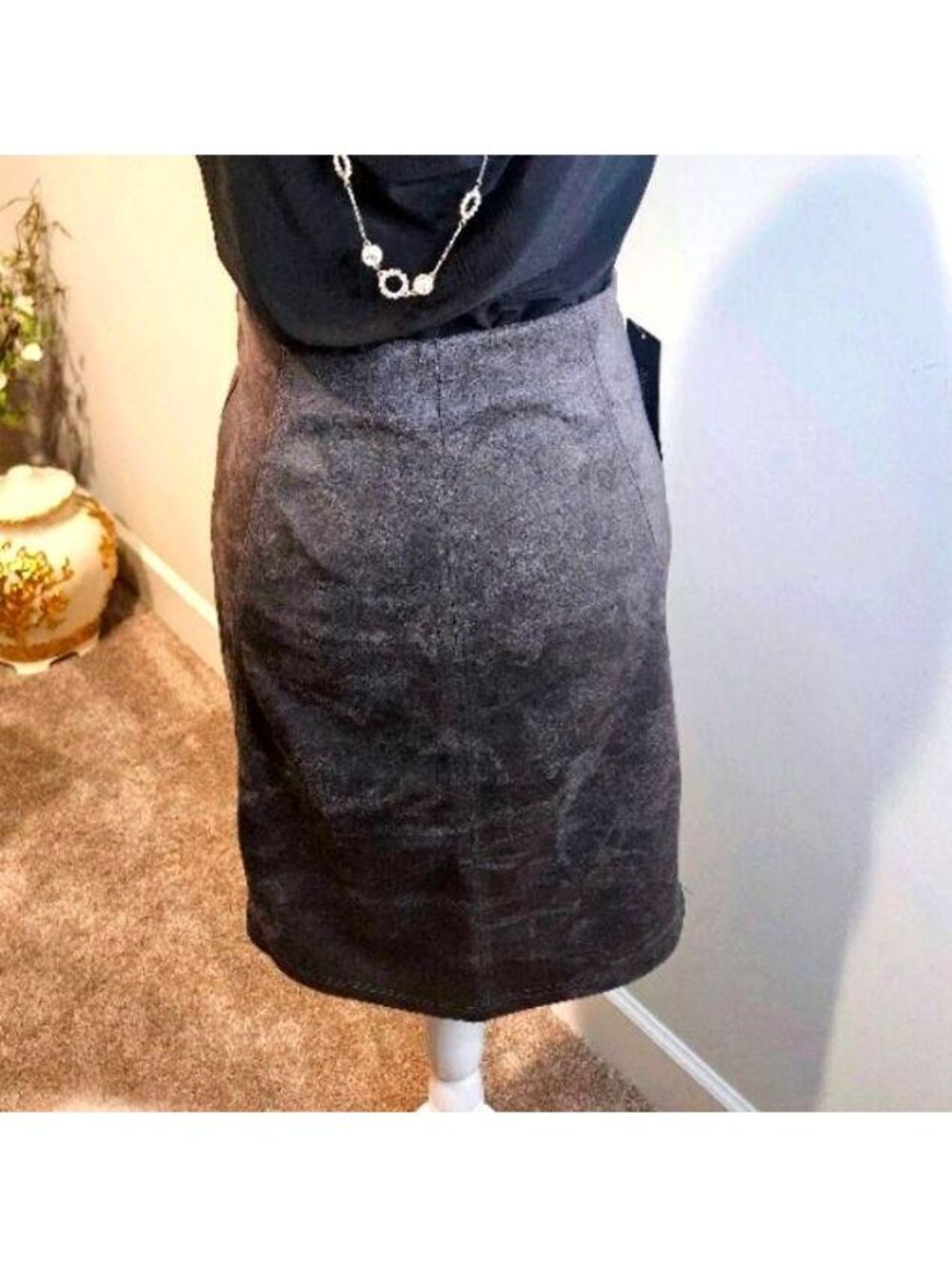 2Sable Swoon Boutique Gray Suede Stretch Skirt Size L